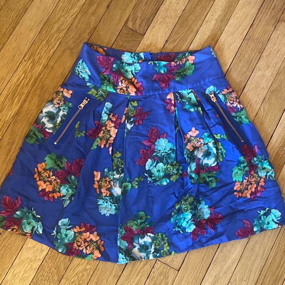 Floral Pleated Blue Mini Skirt with Zip Pockets